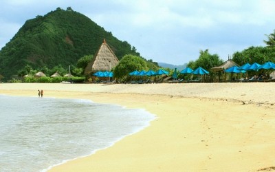 Objek Wisata Pantai Kuta di Lombok
